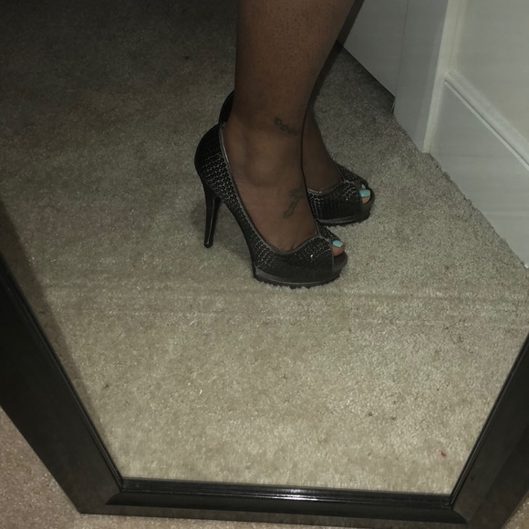 Grey sequence high heels - Picture 5 of 6